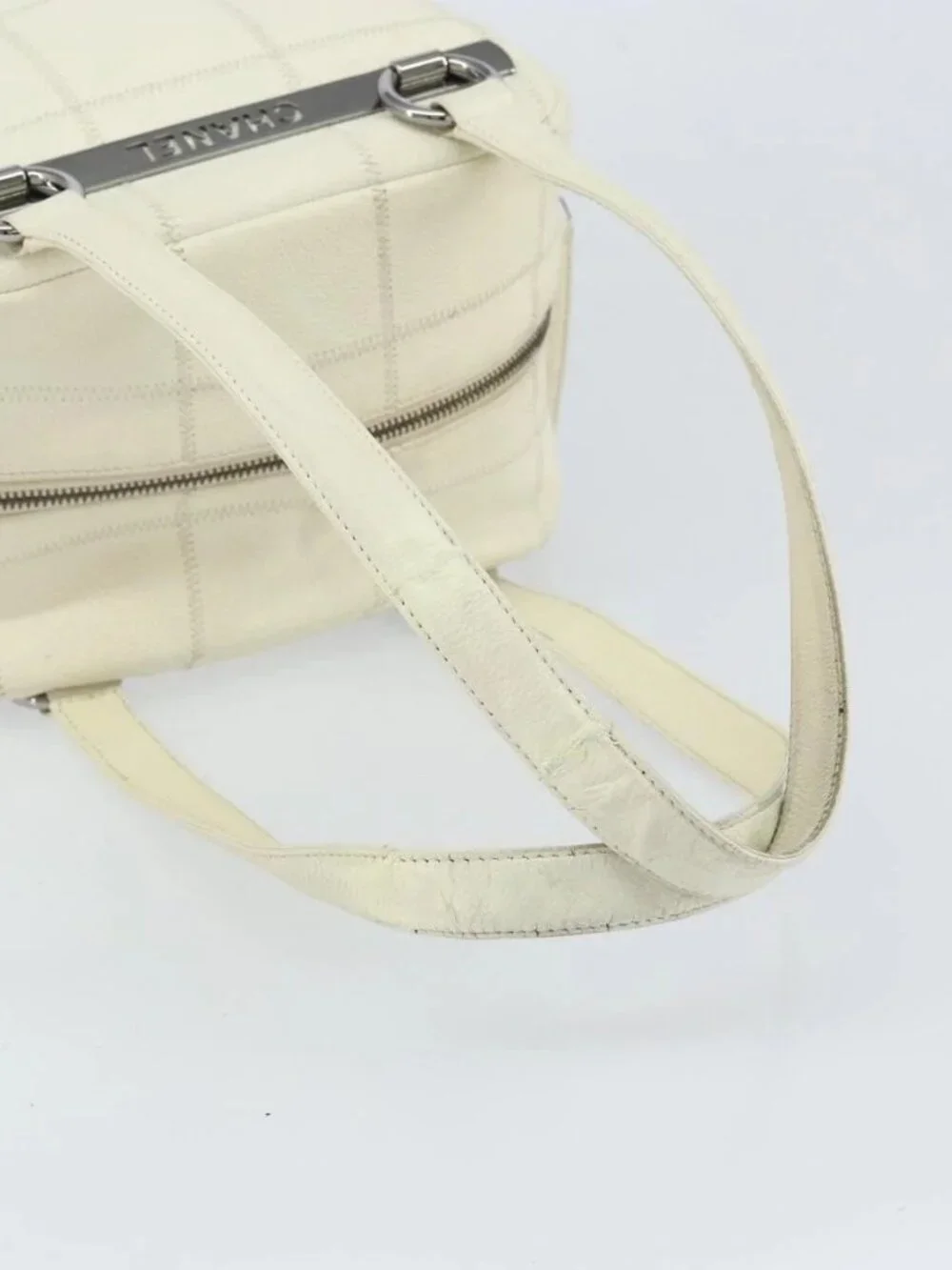 CHANEL Choco Bar Shoulder Bag Grained Calf Skin White Silver CC Auth bs30605